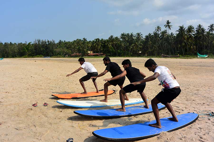 Beginner-Learn to surf-Aquatic-Indica-surf-school